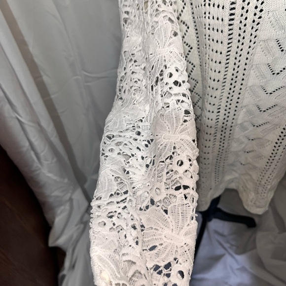 Cream Knit Turtleneck Sweater With White Crochet Sleeves - Picture 2 of 5